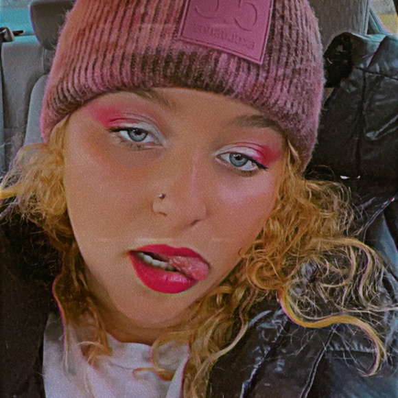 Meet your Posher, Juliana - Picture 5 of 5